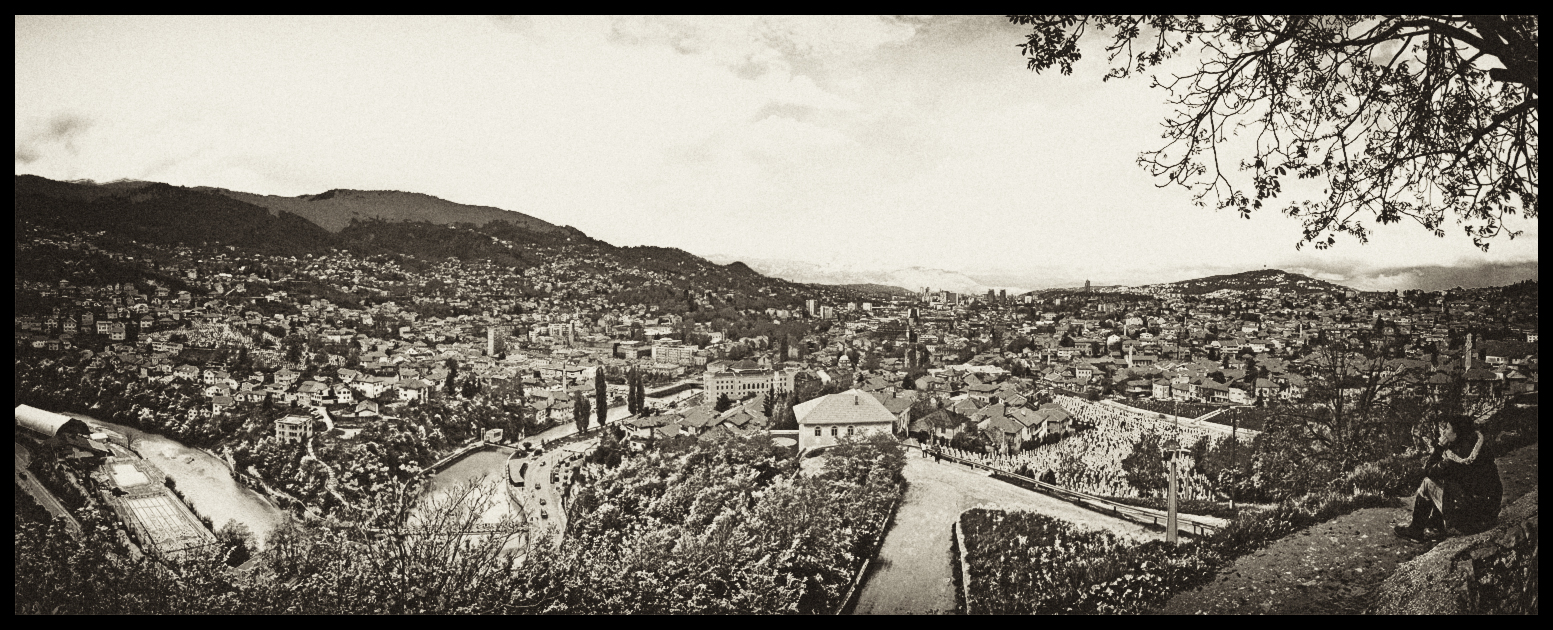 Image of a girl looking at Sarajevo